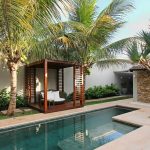 Gazebo Minimalis Kayu Jati untuk Taman, Villa, dan Area Kolam Renang