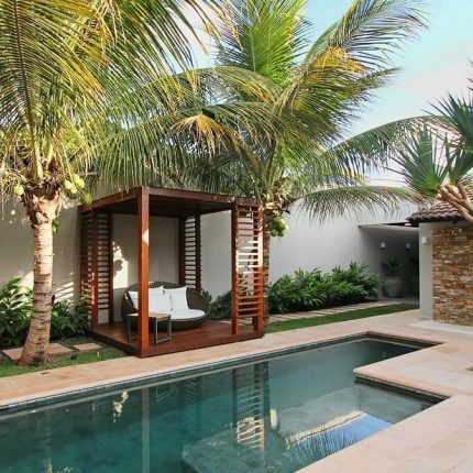 Gazebo Minimalis Kayu Jati untuk Taman, Villa, dan Area Kolam Renang