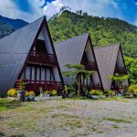 Rumah Segitiga Kayu Jati Eksklusif Cocok Untuk Bisnis
