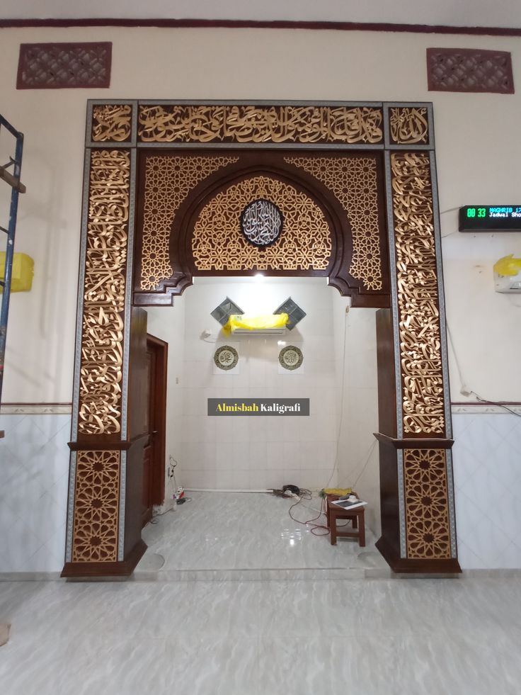 9ffcab8f89da2436970c15c2dd1cfad5 Jual Mihrab Masjid Kayu Jati Ukir Mewah Minimalis – Pengrajin Mihrab Masjid - Image 1
