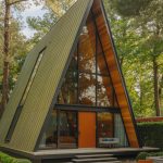 Rumah Segitiga Kayu Jati Minimalis