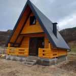 Rumah Segitiga Kayu Jati Eksklusif Desain Estetik