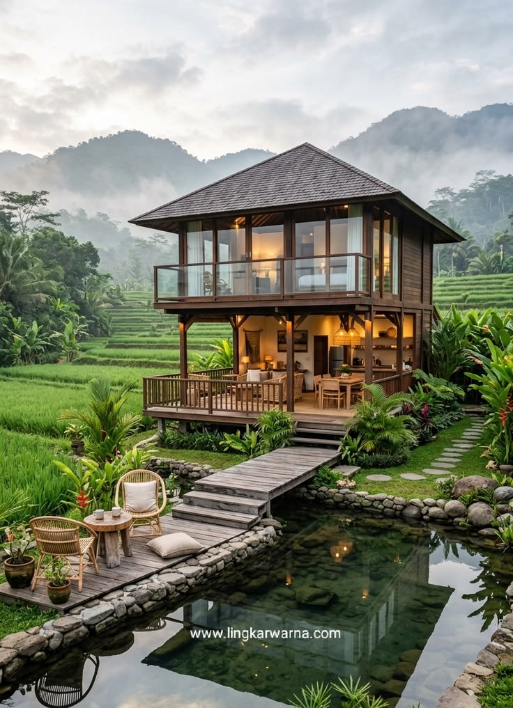 bd6cf3623de951a9adbd94f612a3cebb Rumah Kayu Panggung Modern 2 Lantai – Hunian Tropis Elegan - Image 1